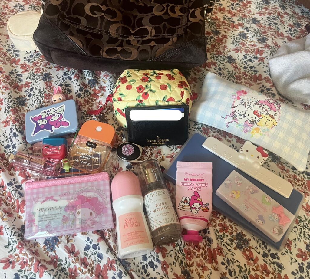 what’s in the daily work bag ! 🍎👩🏽‍🏫