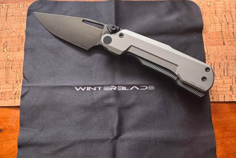 NKD: Winterblade Co X-Folder/Fidgetmasger