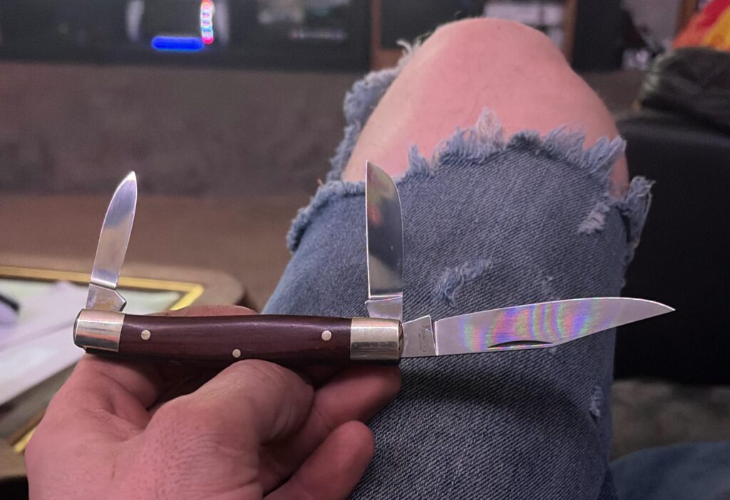 What’s y’all’s thoughts on the knife my grandfather gave me it’s a browning I have had it for a few years now but can’t bring my self to edc it