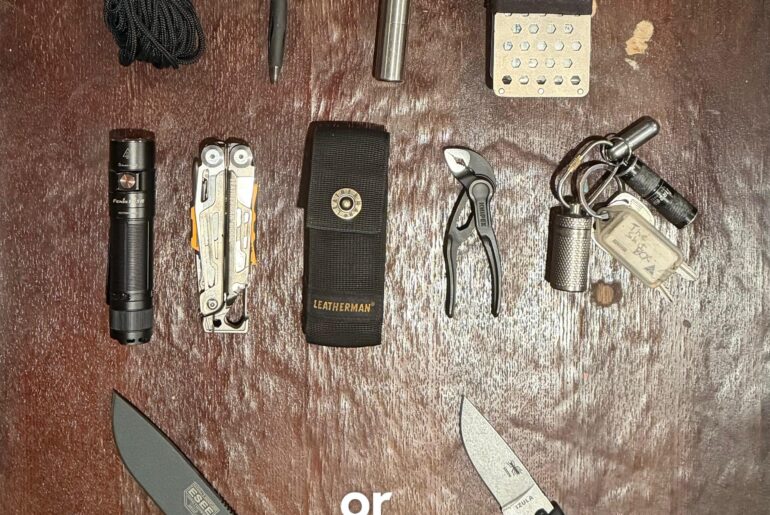 Forest industrial worker carry. New knives!