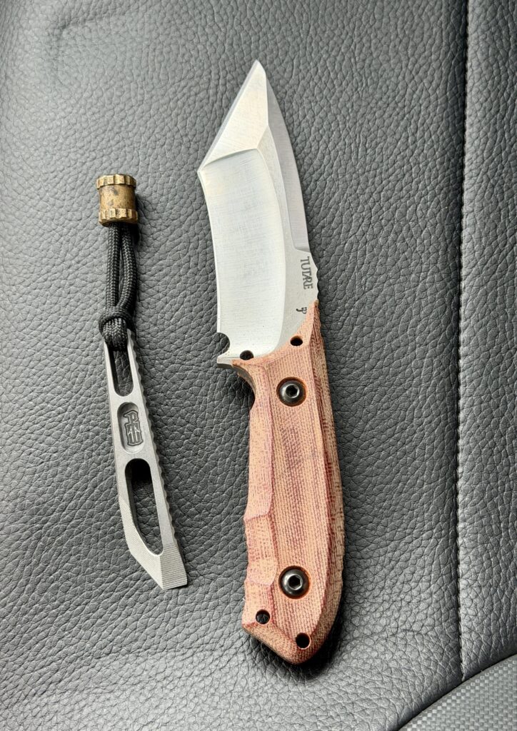 @tutareknives Warbird Mini in for Tanto Tuesday - @phoenixtoolworks Shelly Deadbolt along for the ride! #tutareknives #tutarekniveswarbirdmini #phoenixtoolworks #phoenixtoolworksshellydeadbolt