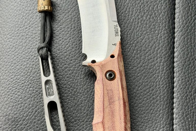 @tutareknives Warbird Mini in for Tanto Tuesday - @phoenixtoolworks Shelly Deadbolt along for the ride! #tutareknives #tutarekniveswarbirdmini #phoenixtoolworks #phoenixtoolworksshellydeadbolt