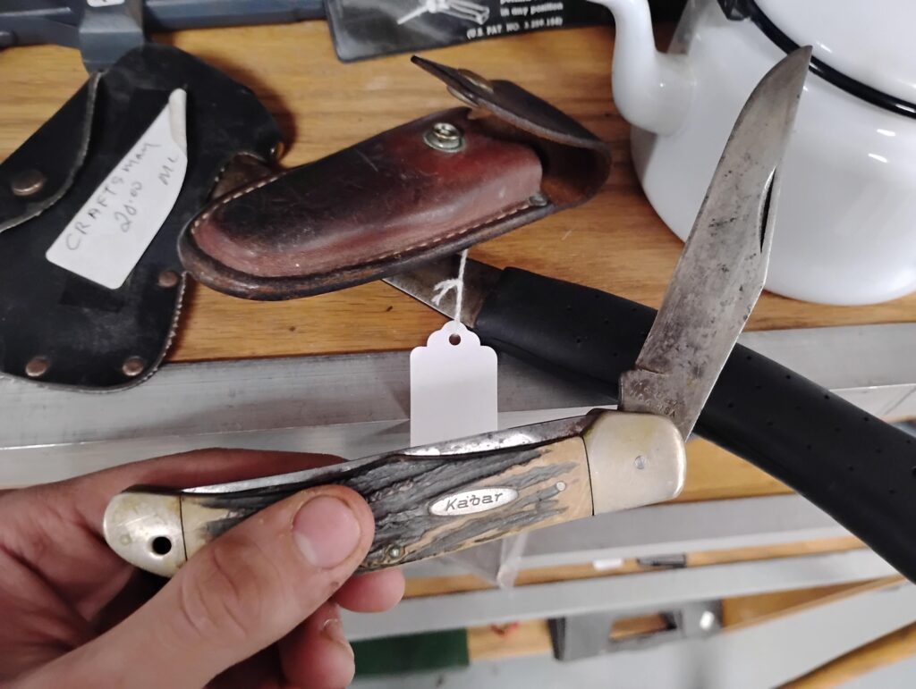 Came across this old kabar at the thrift store today!