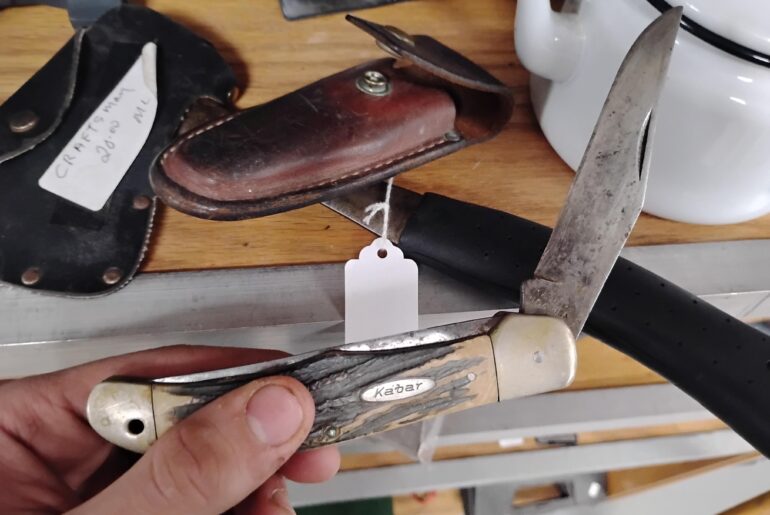 Came across this old kabar at the thrift store today!