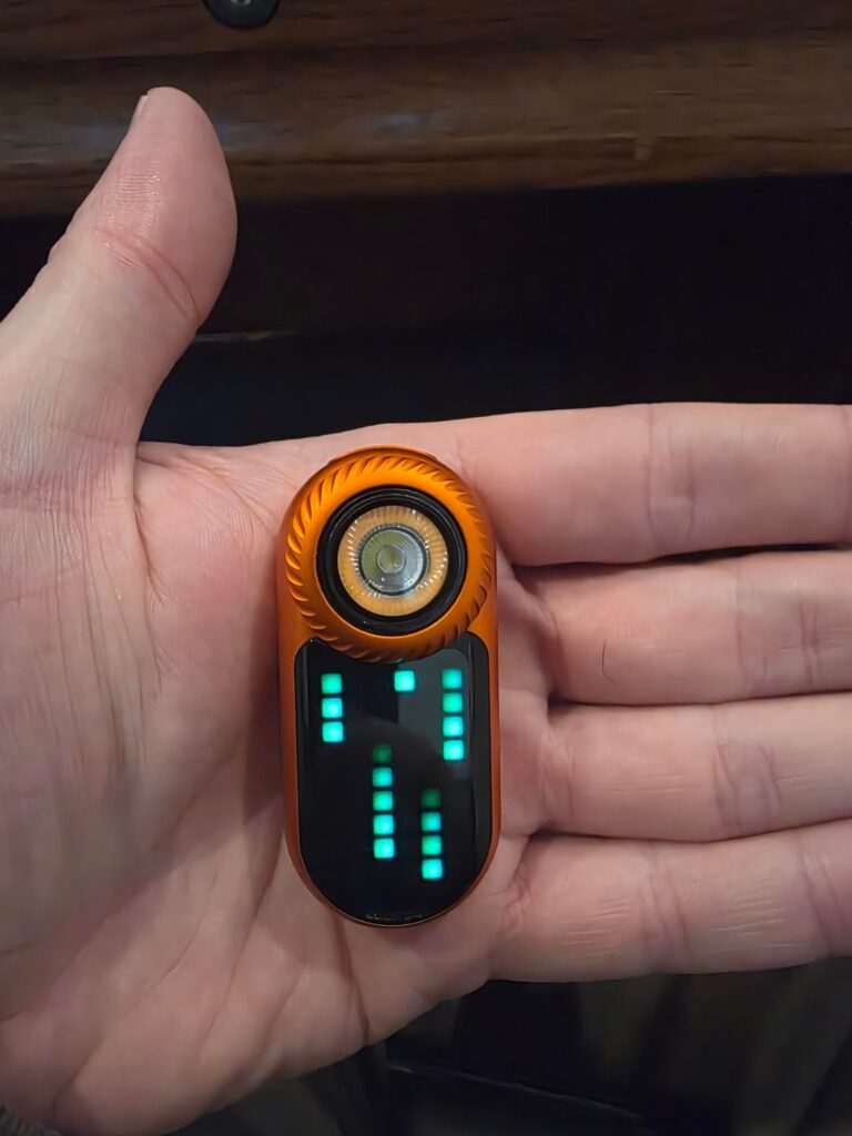 NLD Loopdot. Fidget flashlight.