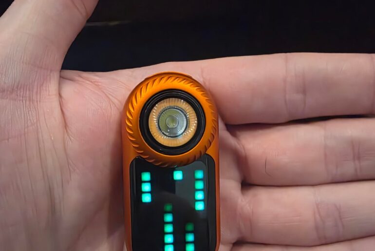 NLD Loopdot. Fidget flashlight.