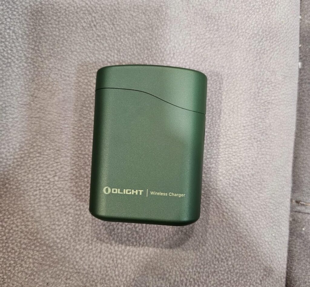 NLD + BEAMS!!!!! The Olight Baton 4 premium edition