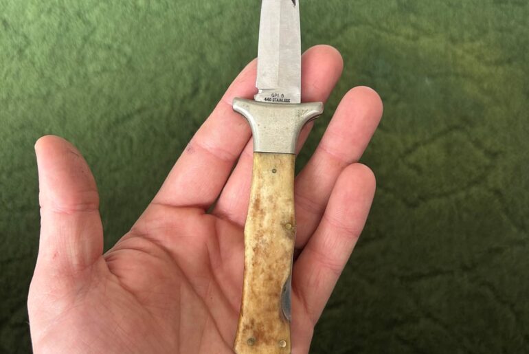 Picked up an antique Japanese knife. Anyone recognize it?