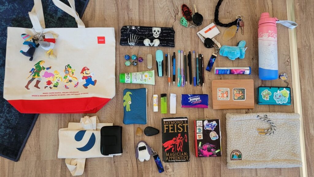 Got a new bag over the weekend, so I thought I might share :3 feel free to make assumptions