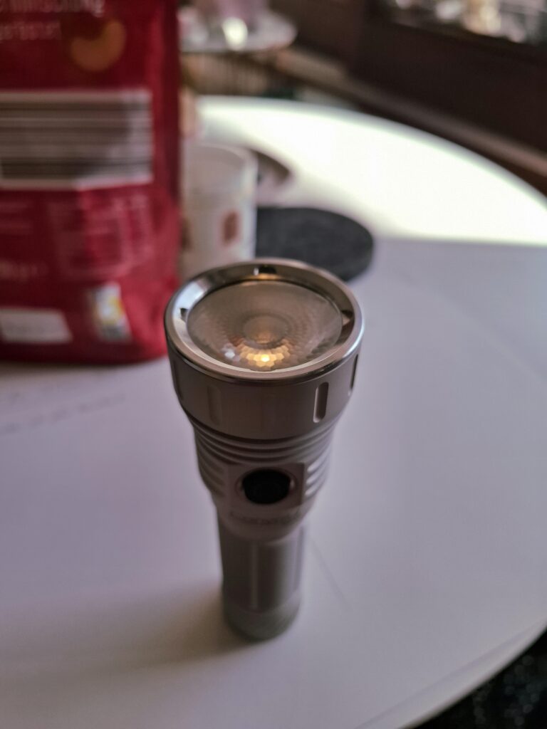 Convoy M21H Mao / LHP73B 3000k / 8deg TIR / 3V 20A Buck