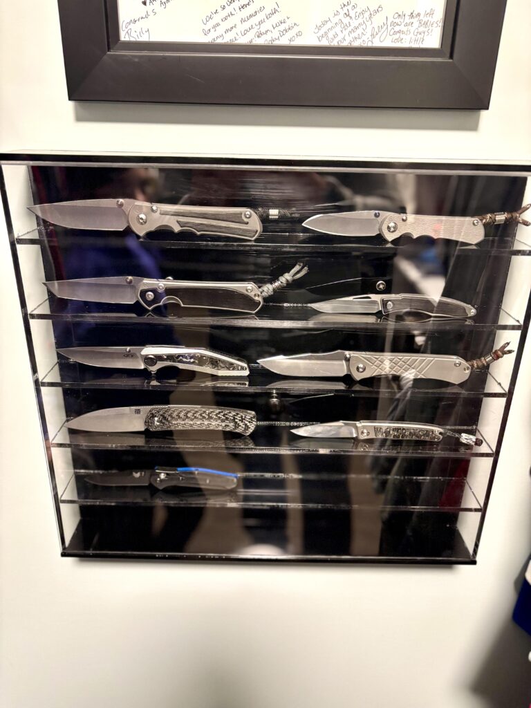 New knife case I made today. It turned out much better than I was expecting.