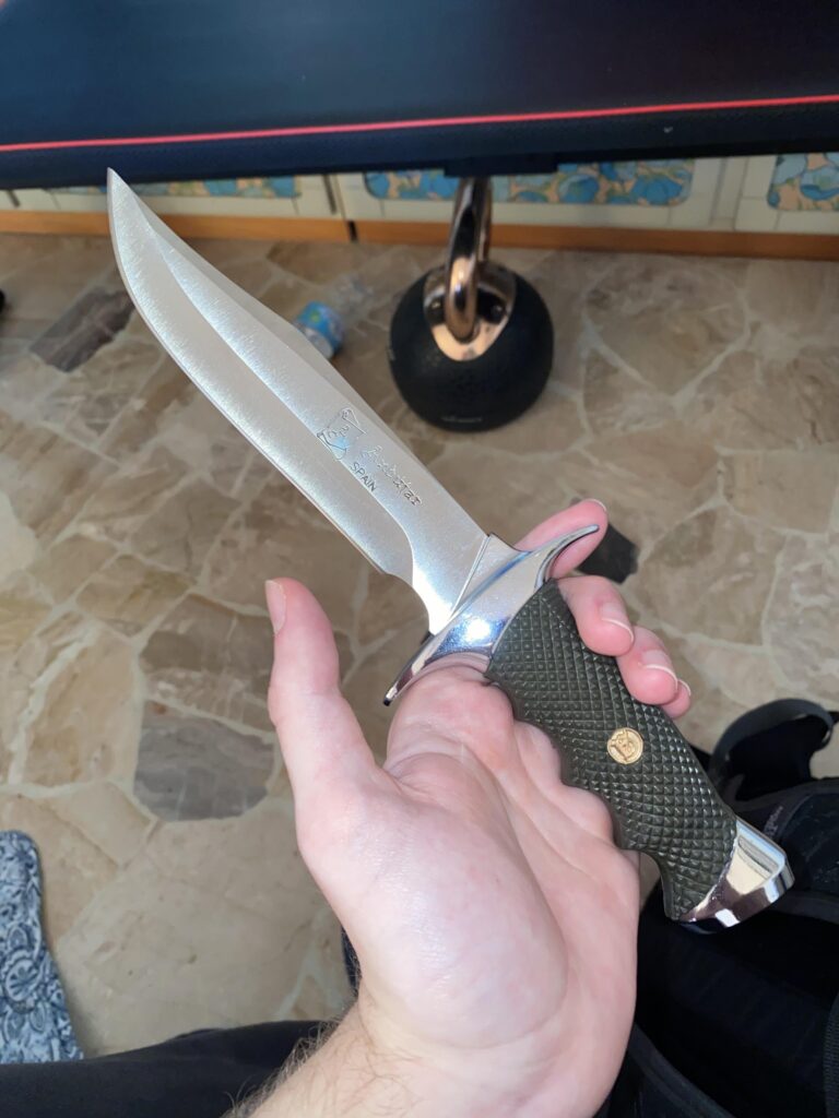 could anyone identify this specific knife and tell me how much is it worth? (i’m 100% sure it says andujar but idk the specific model)