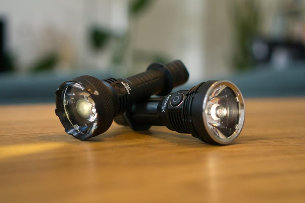 Convoy M21K LHP73B 4000K vs. Acebeam L35 2.0 4000K (beam shots)