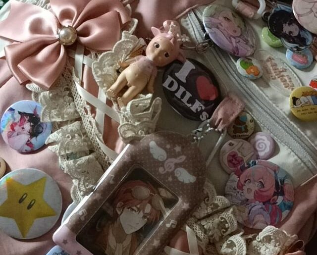 My 1st year college bag >< !!