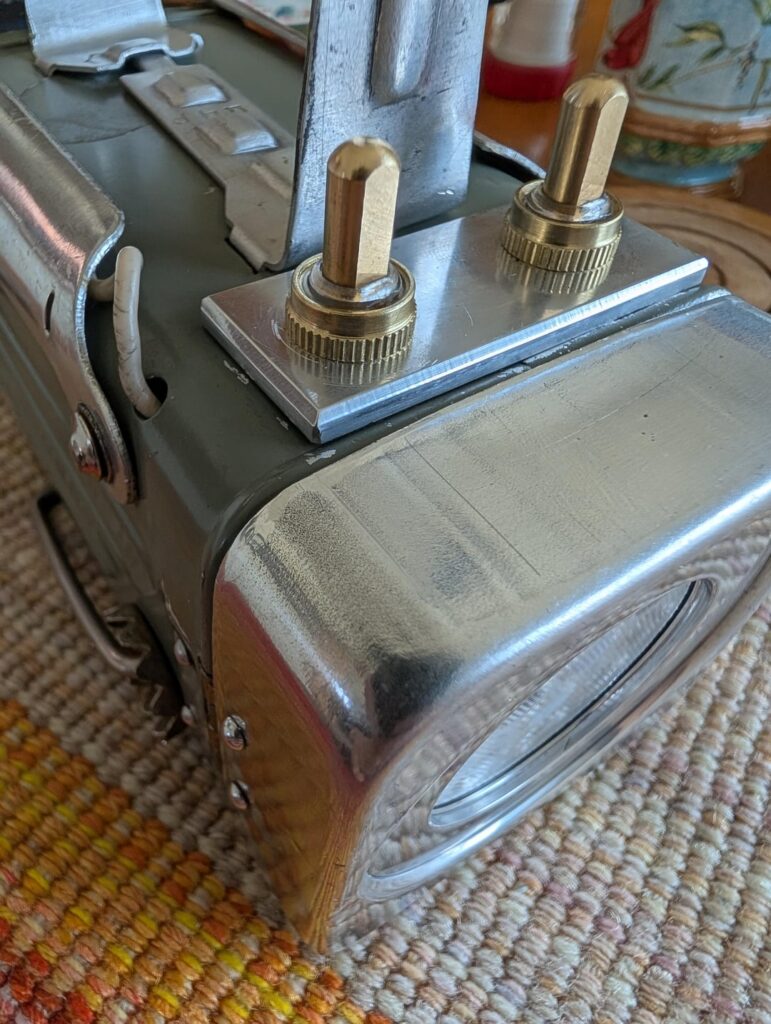After a week of work and a small fire I managed to finish my soviet signal lantern modding.
