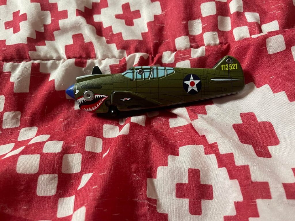 I went thrifting and found a folding knife that looks like a P-40. Does anyone know if there anymore more airplane knives like this?