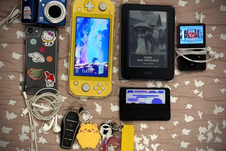 I liked everyone posting their own, so here is my Every Day Carry/EDC!