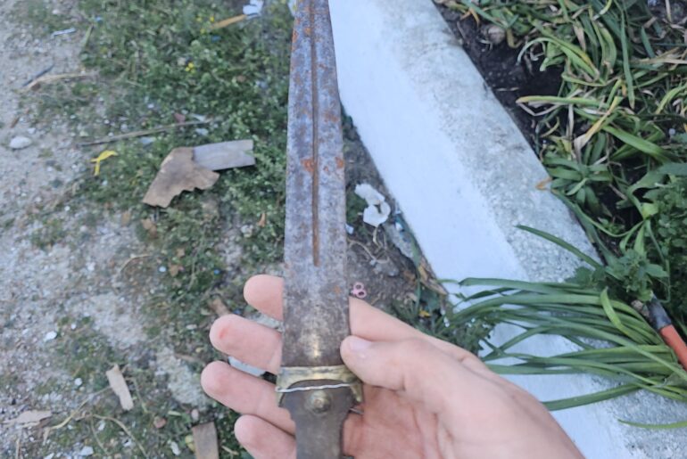 I found this knives in my grandfather's stuff