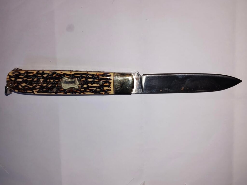 rusty knife