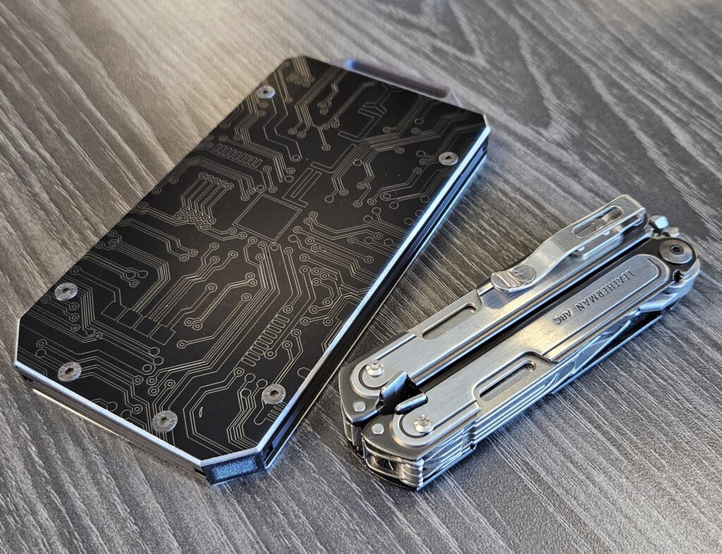 I like black. 37m entrepreneur/engineer.