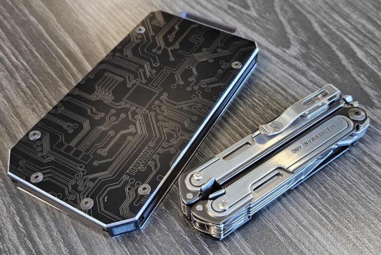 I like black. 37m entrepreneur/engineer.