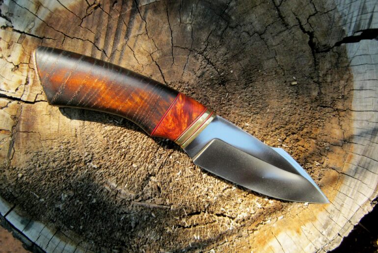 I made this knife a long time ago. I'm showing it to you now.