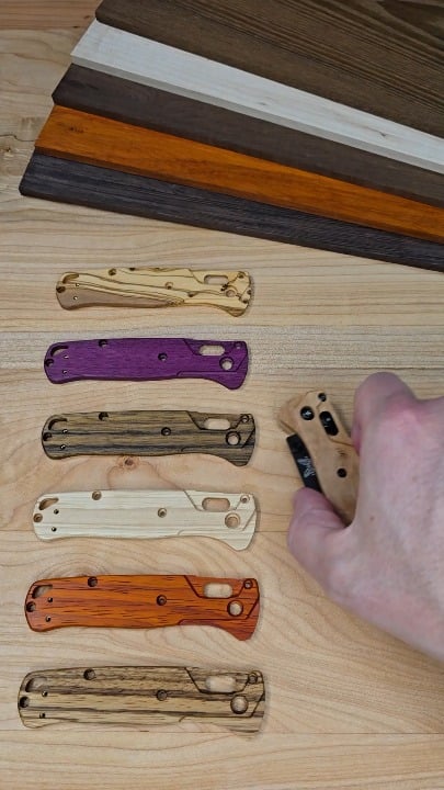 Arbutus wood scales on the Benchmade Bugout 535!