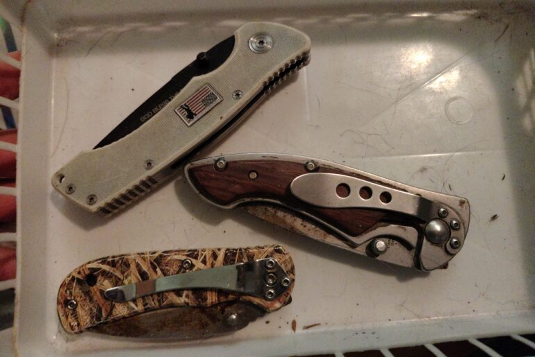 How to clean old knives?