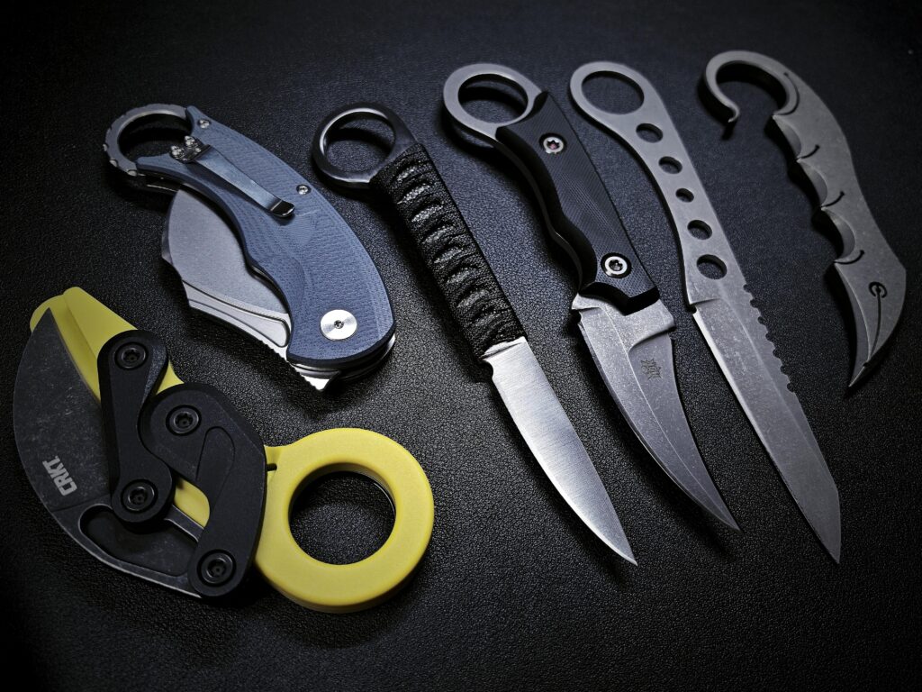 A ring of steel, a lineup of favorites. 😎 Each one has its own feel, its own story. Different styles, same passion. #EDC #Karambit #KnifeCollection