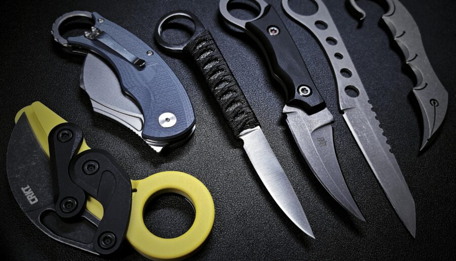 A ring of steel, a lineup of favorites. 😎 Each one has its own feel, its own story. Different styles, same passion. #EDC #Karambit #KnifeCollection
