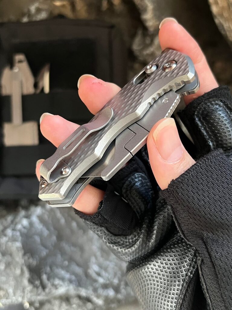 TGZUO Q53 titanium side-open utility knife, tool-free blade changes.