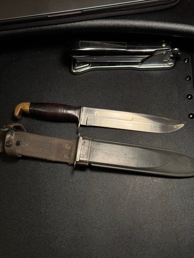 Camillus WW2 US Navy MK2 knife why half guard?