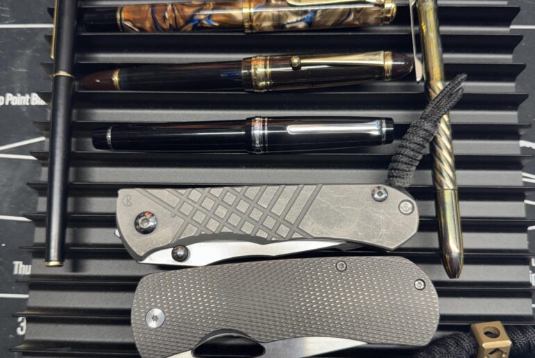 My carry for another day working at a pen & knife store in AZ 😎