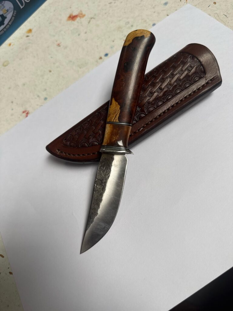 Can someone help me identify this knife maker?