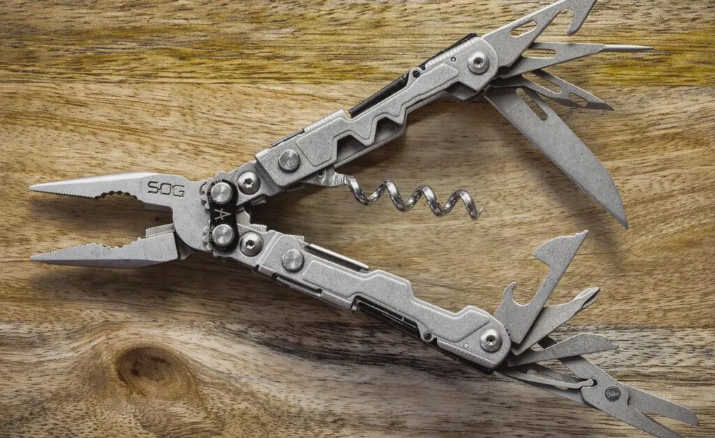 SOG sitting pretty on my desk. This thing never leaves my side.