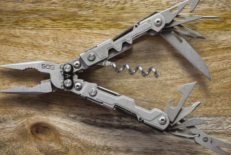 SOG sitting pretty on my desk. This thing never leaves my side.