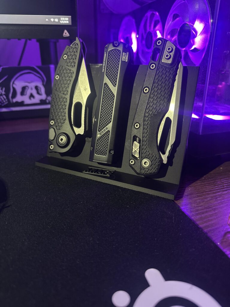 Printed a new display stand, I’m liking it.