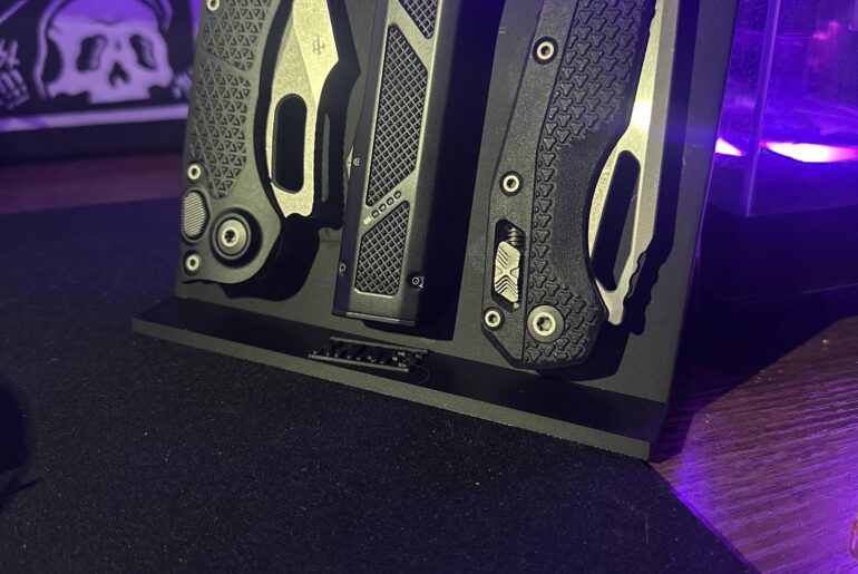 Printed a new display stand, I’m liking it.