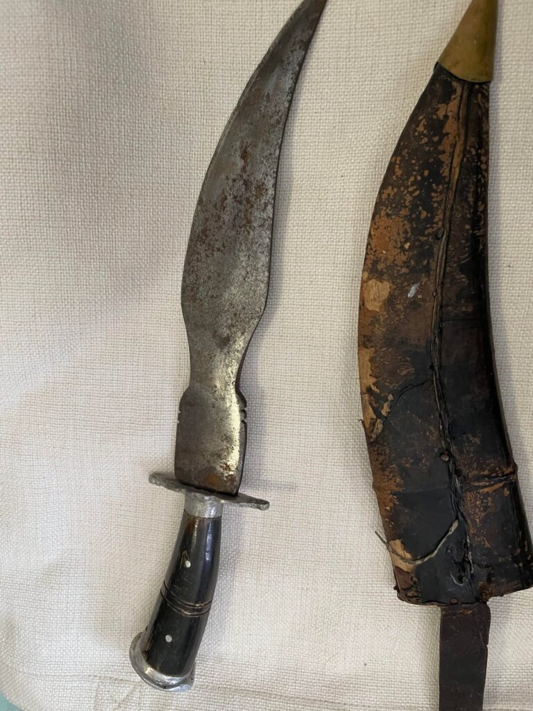 Anyone recognize this weird dagger?