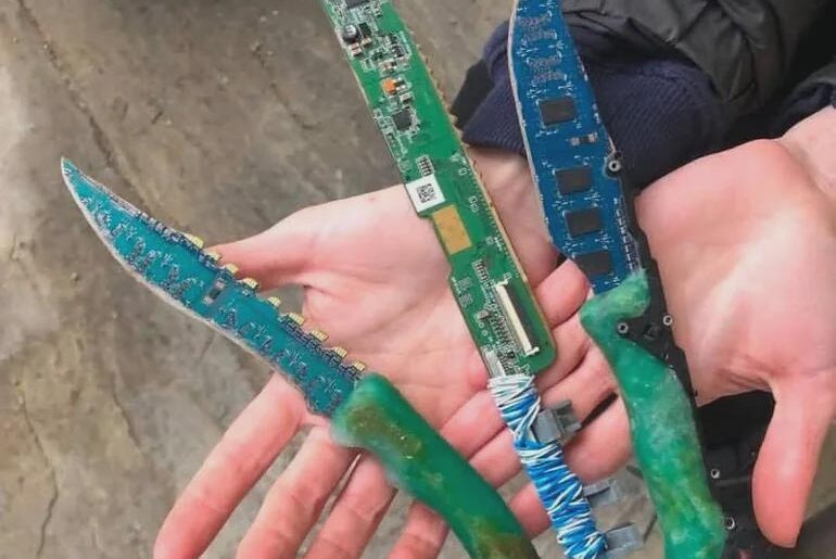 Circuit board knifes