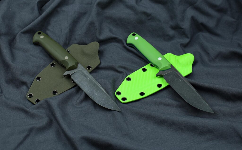14C28N at 60HRC, G10/Micarta scales, G10 liners and pins, carbon tubes, kydex sheaths. How do you like em?