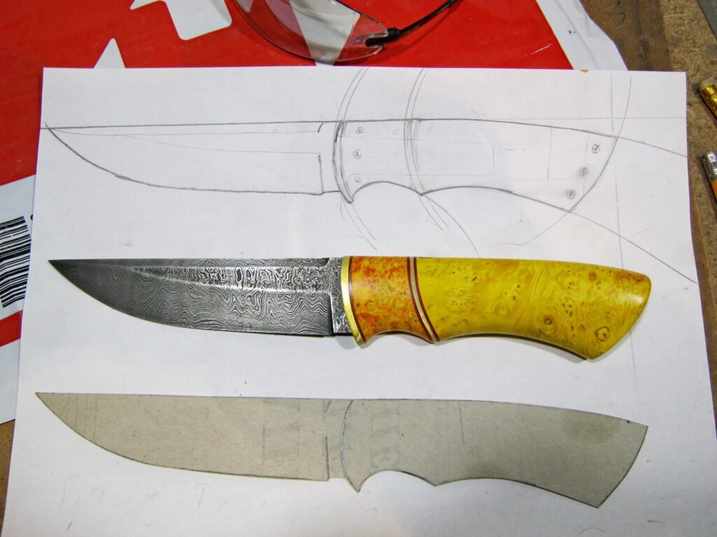 I made this knife a long time ago. And now I'm showing it to you.