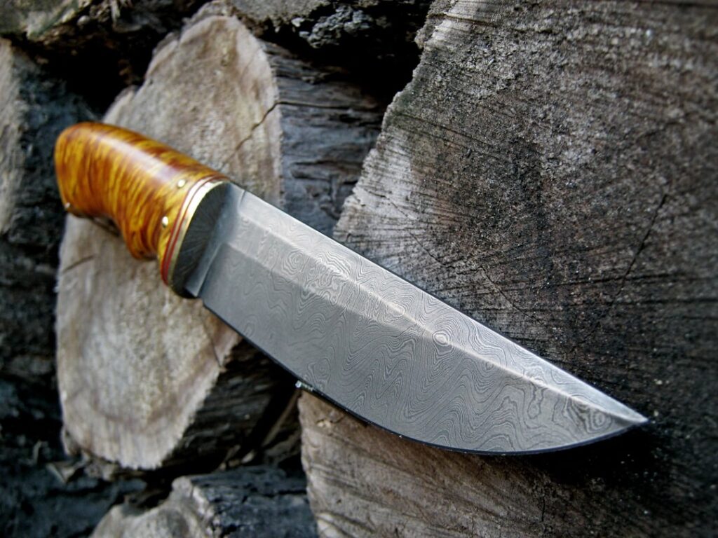 I made this knife a long time ago. And now I'm showing it to you.