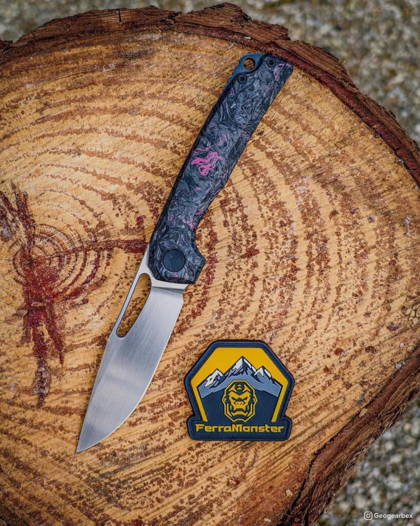 Great #carbonfiberfriday with the ferramonsterknives_usa Ferrox 💜