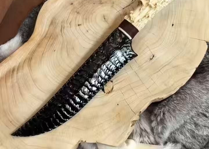 I made it from natural obsidian. It can cut, but cannot chop.I made it from natural obsidian. It can cut, but cannot chop.