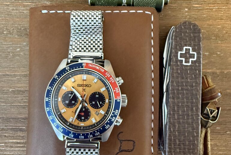 Keeping things light these days. Love the SAK. Scissors are a must anymore.