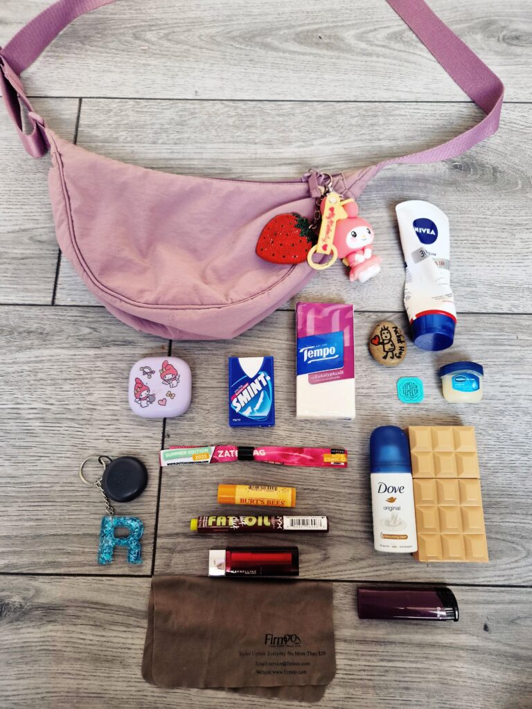 My everyday bag. What do the items say about me?