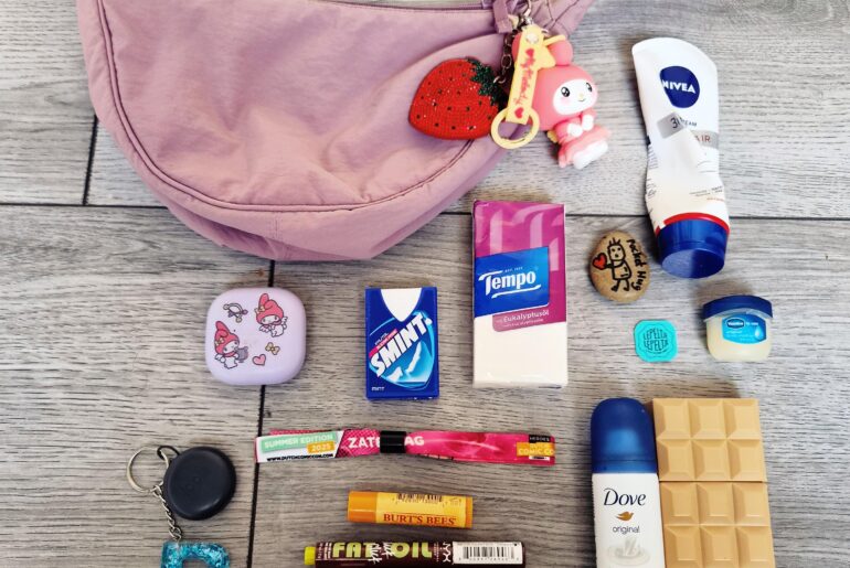 My everyday bag. What do the items say about me?