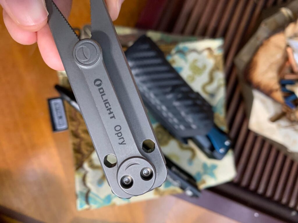 A super practical pry bar. I’m really fond of its size-pocket fitting