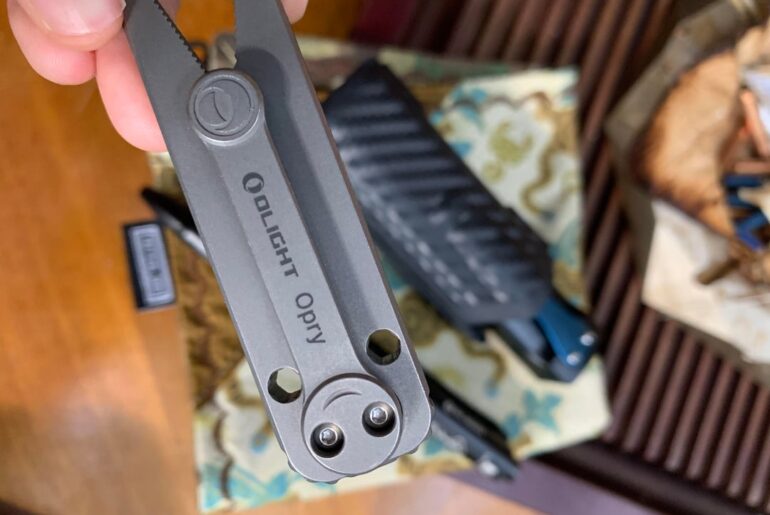 A super practical pry bar. I’m really fond of its size-pocket fitting